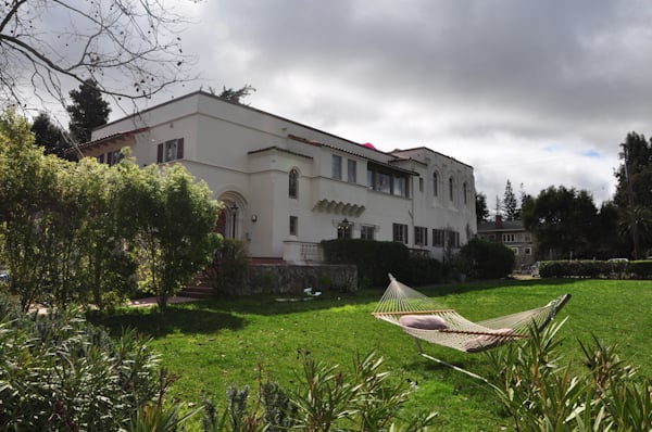 Chi Theta Chi, one of two remaining independently-owned houses on campus, faces a leasing dispute with the University. (MEHMET INONU/The Stanford Daily)