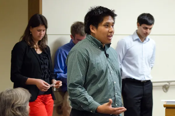 Students share concerns with Faculty Senate