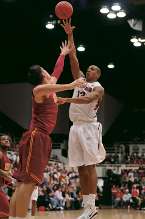 Senior Josh Owens was unstoppable in the paint on Sunday, but his efforts were for naught as Stanford fell to Oregon in Maples Pavilion. (SIMON WARBY/The Stanford Daily)