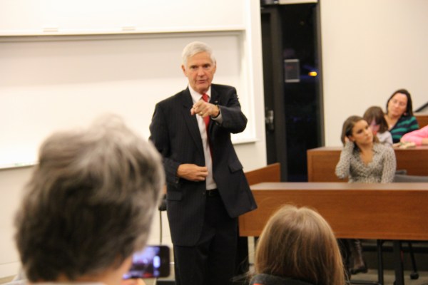 Libertarian vice presidential candidate Judge Jim Gray speaks to a small crowd at the Stanford Graduate School of Business.