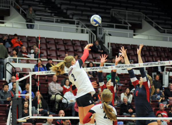 W. Volleyball: Stanford downs Sun Devils, extends win streak to 18