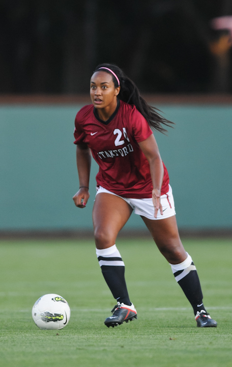 Senior Mariah Nogueria (21) was one of five Stanford players named to the All-Pac-12 First Team. (SIMON WARBY/The Stanford Daily)