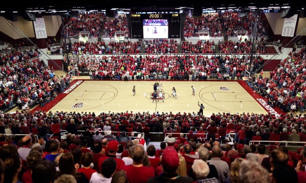 A sellout crowd saw No. 1 Stanford flounder against No. 2 Connecticut at Maples Pavilion, as the Cardinal lost for the first time this season 61-35. (HECTOR GARCIA-MOLINA/StanfordPhoto.com)