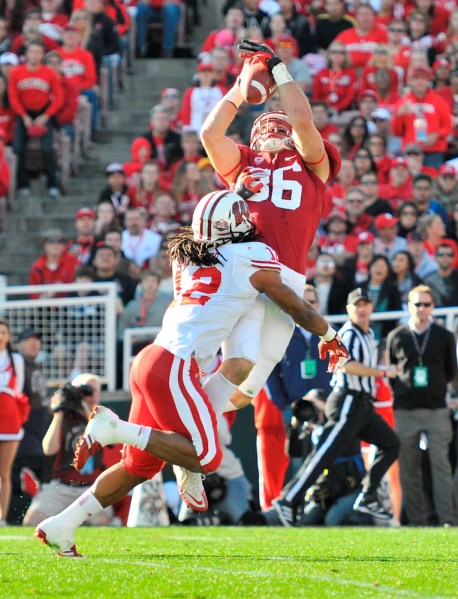 Tight end Zach Ertz was by far the Cardinal's top receiver this season, reeling in 69 catches for 898 yards. On Monday, he and fellow senior Levine Toilolo passed up their respective fifth years of eligibility to declare for the NFL Draft. (MIKE KHEIR/The Stanford Daily)