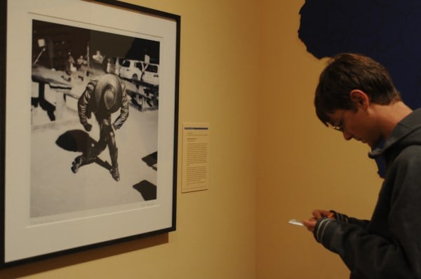 A student studies a photograph at Cantor Arts Center (JASMINE WEI/The Stanford Daily)