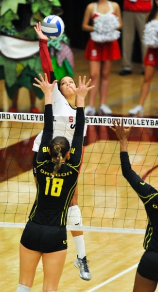 Senior Rachel Williams led Stanford with 11 kills in the Cardinal's three-set upset of No. 3 Washington at Maples Pavilion on Wednesday night. (ZETONG LI/The Stanford Daily)