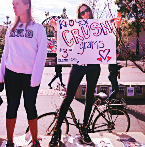 Students selling Crush Grams in White Plaza. Lucy Svoboda/The Stanford Daily. 