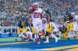 Senior running back Remound Wright (center) surged into the end zone for four touchdowns, tying Toby Gerhart for a Stanford record in the Big Game. (JIM SHORIN/stanfordphoto.com)