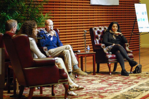 Chris Ware and Marjane Satrapi discussing graphic novels at Cemex auditiorum. Photo by Gabriela Groth.