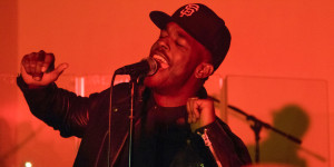 Luke James delivered an intimate show for the crowd gathered at Toyon Hall. Photo taken by Avi Bagla. 