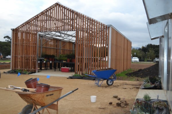The new farm on the west side of campus will be ready in the spring (VERONICA CRUZ/The Stanford Daily).