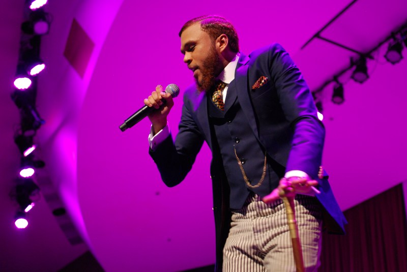 Part of Jidenna's artistry is his total commitment to character: he embodies the classic man. (RAHIM ULLAH/The Stanford Daily)