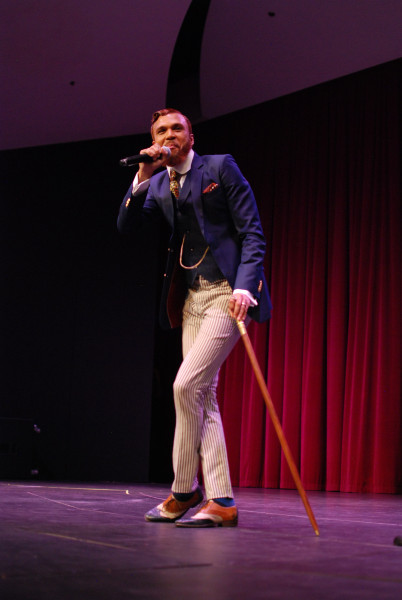 Jidenna struts the stage with a gold-tipped cane and a bouncing gait. (RAHIM ULLAH/The Stanford Daily)