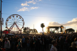 The sun set over Treasure Island's iconic ferris wheel as Cashmere Cat performed. (Avi Bagla/THE STANFORD DAILY)