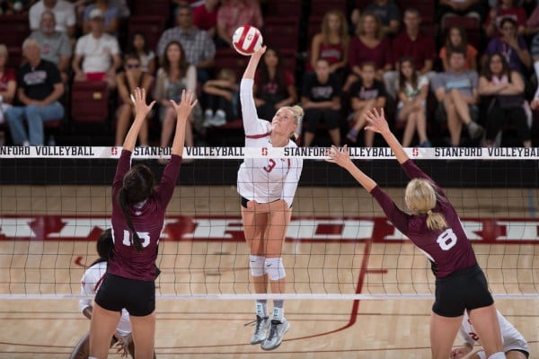 Freshman outside hitter Hayley Hodson (center) continued to carry the load for the Cardinal, notching 38 kills over the weekend, including a career-high 22 on Sunday against No. 25 Oregon. Hodson has posted a team-leading 3.71 kills per set in her first season on The Farm.
(MIKE RASAY/isiphotos.com)