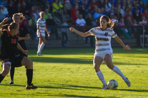 Maddie Bauer (4), Stanford W. Soccer defeats Oregon State 7-0 on November 2, 2014