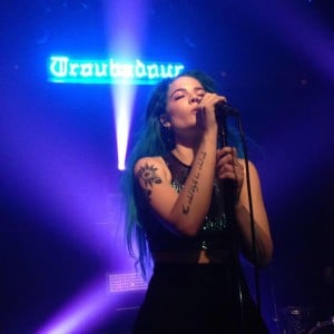 Halsey performing on her American You(th) tour. (Courtesy of Halseymusic17, Wikimedia Commons)