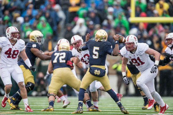 The 2014 game was decided on a late coverage breakdown on fourth-and-11, when Notre Dame quarterback Everett Golson (center) found his tight end in the corner of the end zone for the late go-ahead touchdown. (ROBIN ALAM/isiphotos.com)