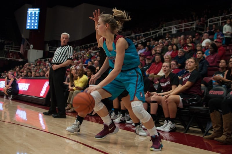 Karlie Samuelson (above) scored 17 points in the team's dominant win over George Washington over the weekend. The junior guard went 4-of-6 from three-point range, her specialty. (RAHIM ULLAH/The Stanford Daily)