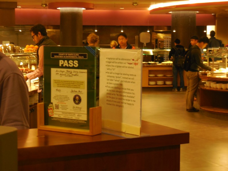 Recent inspections of Stanford dining options revealed a variety of scores. (CALEB SMITH/The Stanford Daily)