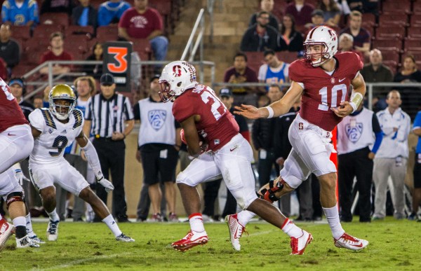 Senior running back Barry Sanders (center) has been granted a release to pursue transfer opportunities to institutions outside of the Pac-12. In three seasons at Stanford, he rushed for 664 yards and 5 touchdowns. (SAM GIRVIN/The Stanford Daily)