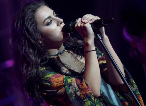Charli XCX performing in 2014. (Photo by Justin Higuchi, Wikimedia Commons)