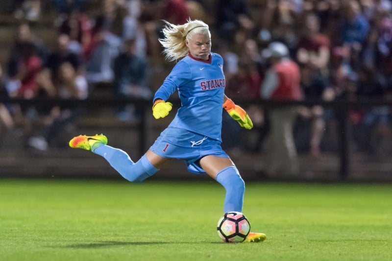 Jane Campbell passes the ball downfield during Stanford's win against Oregon. Campbell came up with huge saves to preserve Stanford's win against Washington State. (JIM SHORIN/isiphotos.com)