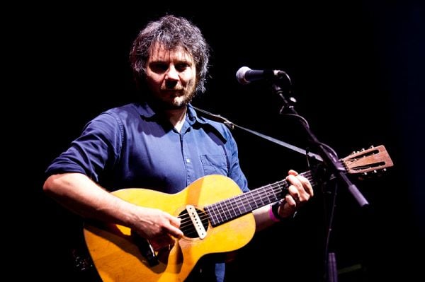 Jeff Tweedy, frontman and principal songwriter for Wilco, performs an acoustic set (Wikimedia Commons, Alterna2).