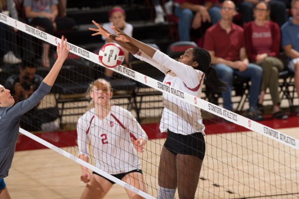 Fifth-year senior middle blocker Inky Ajanaku (right) recorded five blocks in Stanford's sweep of No. 19 Oregon Wednesday night. Ajanaku has tallied 583 blocks in her Cardinal career, good enough for fourth place on Stanford's all-time blocks list. (MIKE RASAY/isiphotos.com)