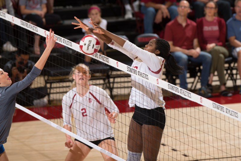 Fifth-year senior middle blocker Inky Ajanaku (right) recorded five blocks in Stanford's sweep of No. 19 Oregon Wednesday night. Ajanaku has tallied 583 blocks in her Cardinal career, good enough for fourth place on Stanford's all-time blocks list. (MIKE RASAY/isiphotos.com)