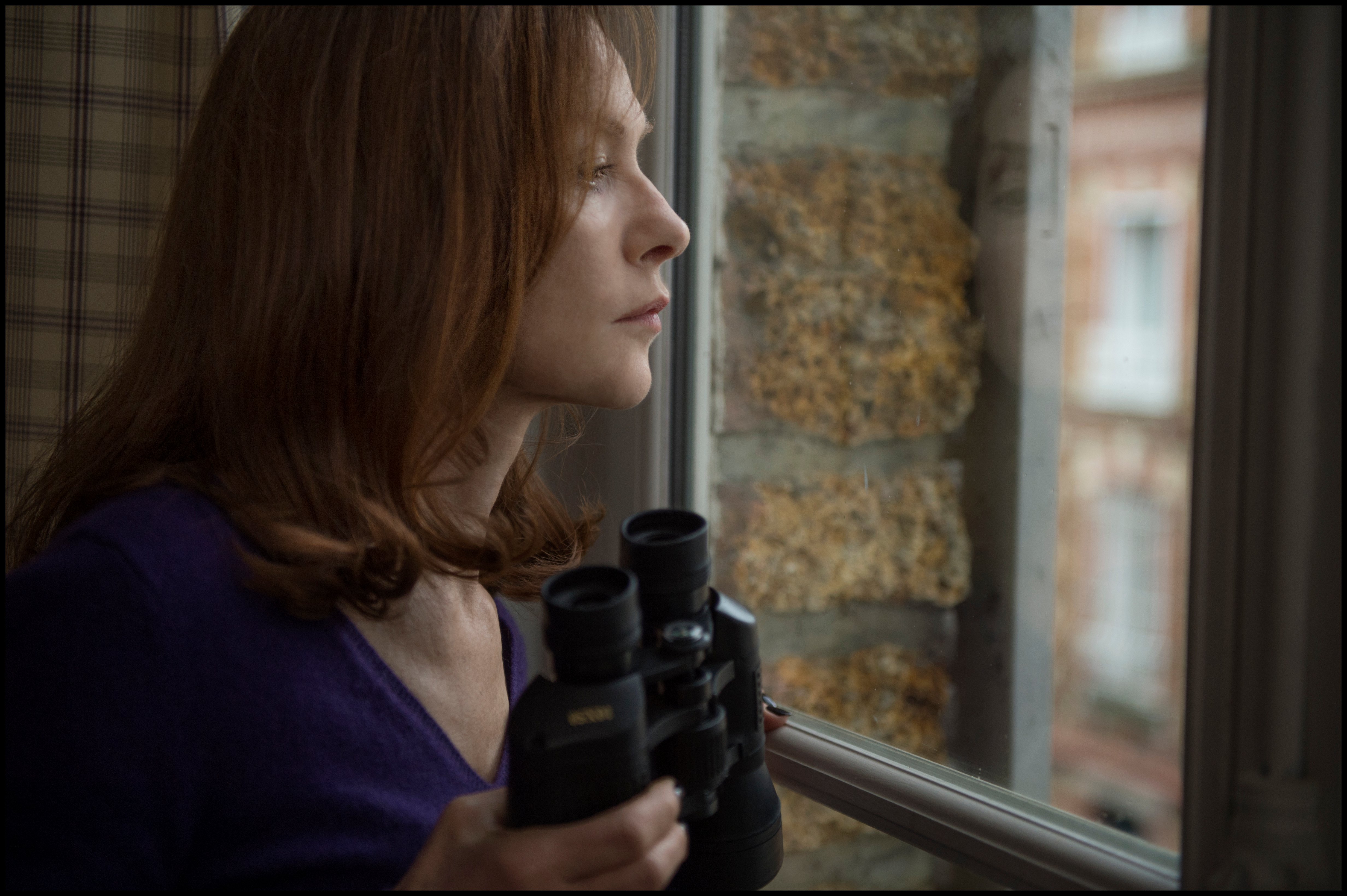 Isabelle Huppert stalks her rapist in "Elle", a film by Paul Verhoeven. (Photo: Guy Ferrandis, SBS Productions and Sony Picture Classics).
