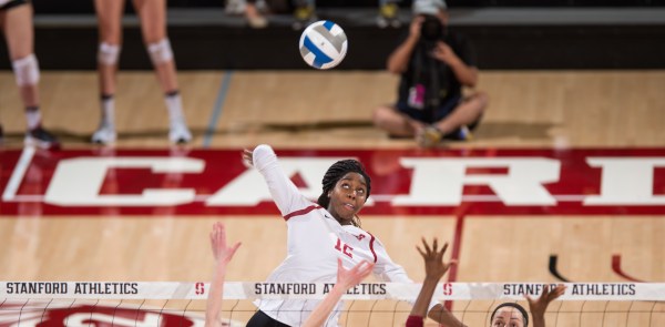Fifth-year senior middle blocker Inky Ajanaku joined an elite club on Saturday night, becoming just the fourth player in program history to record 600+ career blocks. Ajanaku recorded her second double-double of the season against Wisconsin, leading the Stanford squad in its 3-2 comeback victory. (KAREN AMBROSE HICKEY/isiphotos.com)