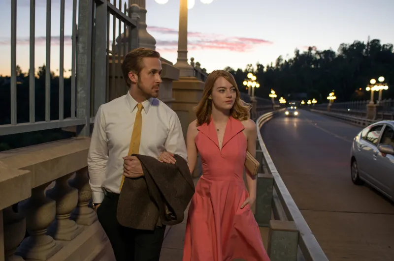 Ryan Gosling and Emma Stone on a date night along the Colorado Street Bridge in Pasadena in "La La Land," the new musical by Damien Chazelle. (Photo: Dale Robinette, Lionsgate.)
