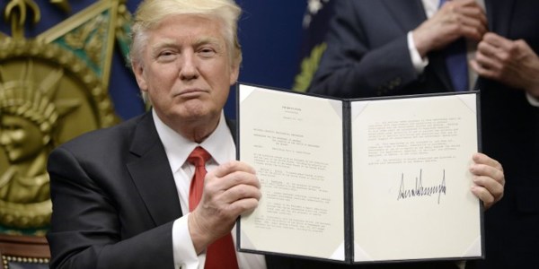 President Trump signed the latest executive order on immigration this Monday (Courtesy of Olivier Douliery-Pool/Getty Images).