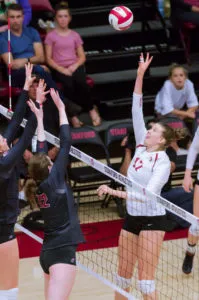 Women's volleyball hits five straight with Sun Devil sweep