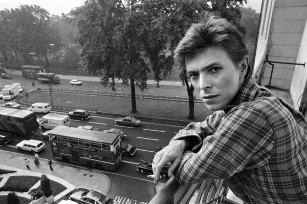 British pop singer David Bowie stands at the Dorchester Hotel, London, on October 20, 1977 (Courtesy of Rolling Stone).