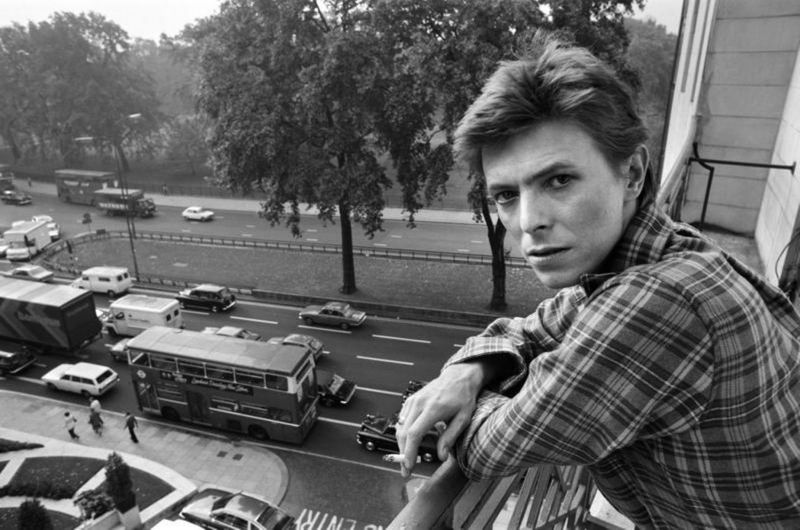 British pop singer David Bowie stands at the Dorchester Hotel, London, on October 20, 1977 (Courtesy of Rolling Stone).