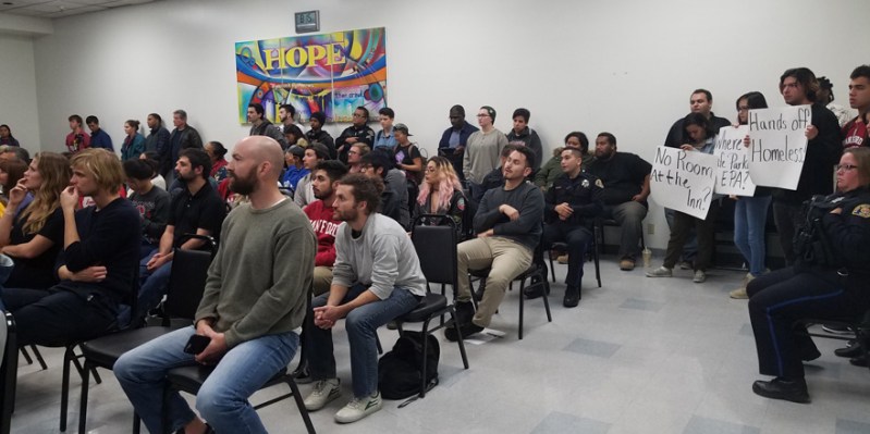 Stanford students turned out to an East Palo Alto meeting to support homeless RV-residents (ZOE SAYLER/The Stanford Daily).