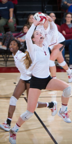 Sophomore setter Jenna Gray (above) leads the Pac-12 in assists per set with 11.68.(ERIN CHANG/isiphotos.com)