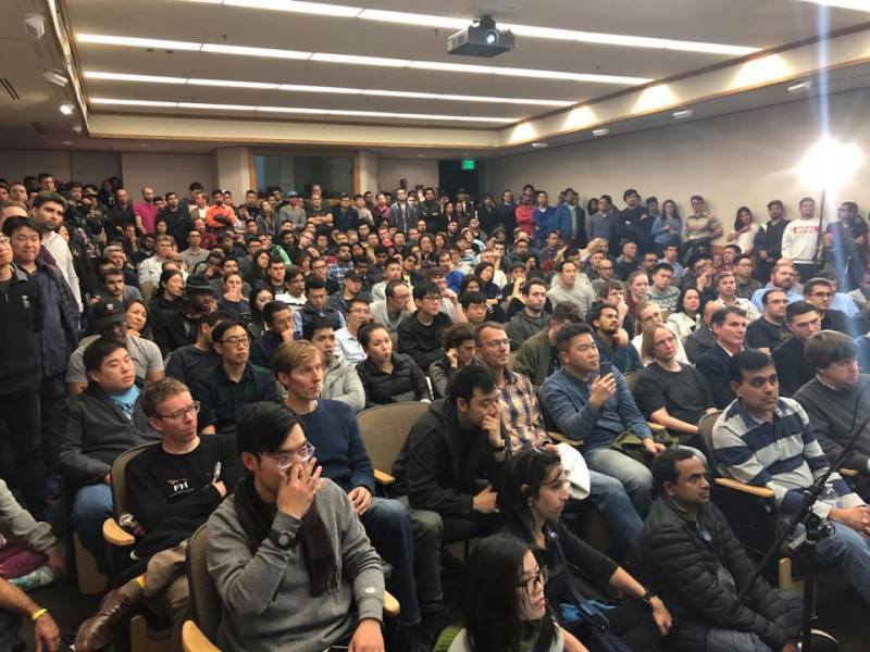 Attendees flood the crowd at a campus-wide discussion on cryptocurrency. (Courtesy of Stanford Bitcoin Club)