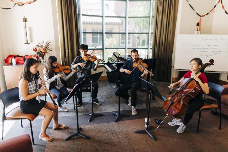 A group of students play a music piece together in the course "Why Music Matters" (Courtesy of Karl Nielsen.)