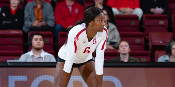 Senior middle blocker Tami Alade (above) had 10 blocks in Southern California last weekend, earning her the Pac-12 defensive player of the week honors. (JOHN P. LOZANO/isiphotos.com)