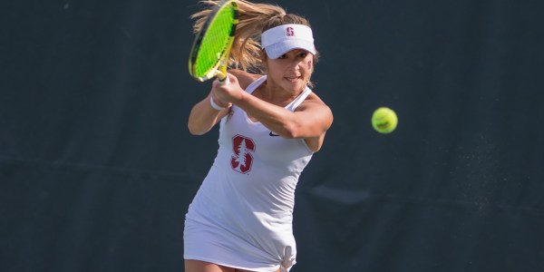 Extending the longest winning streak of her career to 15-straight victories, senior Caroline Lampl clinched the win for Stanford over USC with a clutch tiebreak triumph over Rianna Valdes (3-6, 6-3, 7-6[4]), erasing an early deficit to snatch the Cardinal’s ninth-straight win. Lampl currently sits at No. 58 in the national women’s singles rankings. (LYNDSAY RADNEDGE/isiphotos.com)