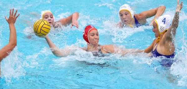 Sophomore Aria Fischer (above) put five balls into the back of the UCLA goal in Stanford's 8-7 semifinal win. Fischer now has 10 goals over two tournament games. (HECTOR GARCIA-MOLINA/isiphotos.com)