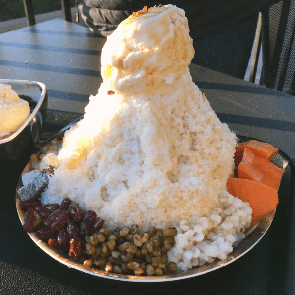 The 8 Treasure Shaved Ice at Meet Fresh is served with mung beans, barley, sweet potatoes, mochi and kidney beans. (SELINA YANG/The Stanford Daily)