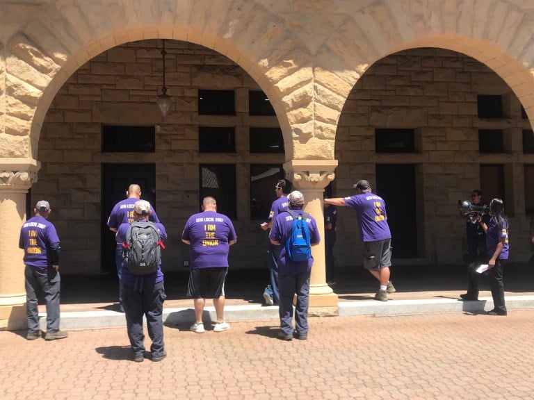 SEIU marchers gather around the President's Office to distribute a petition calling for the support of President Marc-Tessier Lavigne and Provost Persis Drell. (Photo: HOLDEN FOREMAN/The Stanford Daily)