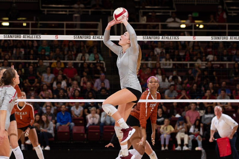 Despite 51 assists, 12 digs, and a pair of blocks from Jenna Gray (above), Stanford was unable to secure the win over No. 8 Minnesota. The loss marked the first time the Golden Gophers had beaten Stanford. (Photo: MIKE RASAY/isiphotos.com)