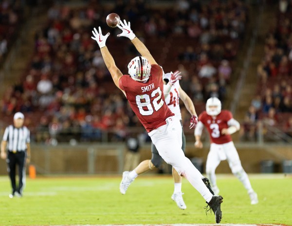 Kaden Smith jumps up to catch the football in Stanford's 41-38 home loss to Washington State on Oct. 27, 2018. (Photo: John P. Lozano/isiphotos.com)