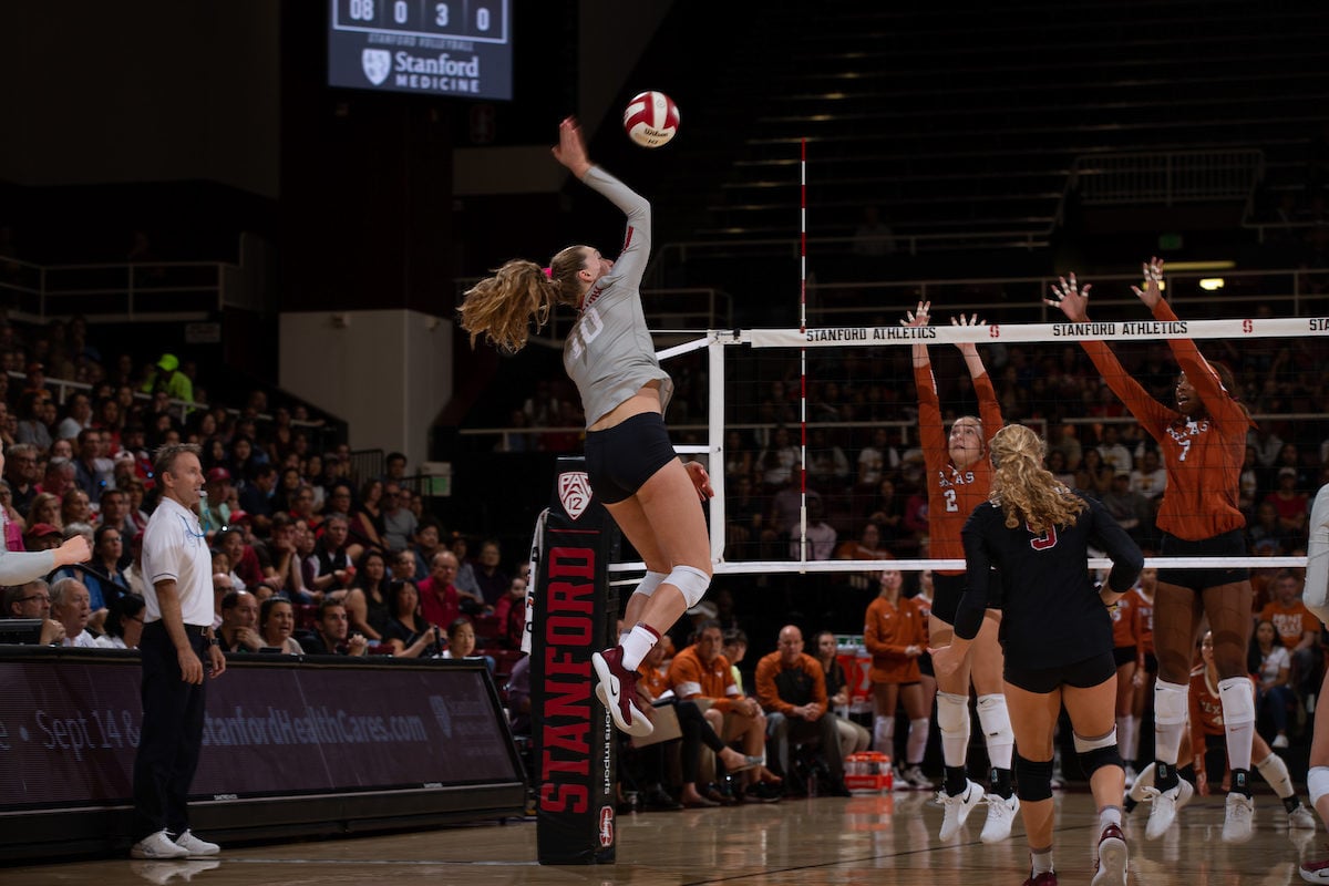 BYU upsets No. 2 women's volleyball, ends 37-match win streak in Maples