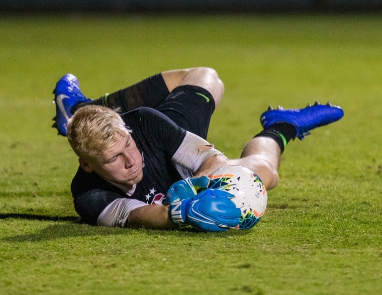 Redshirt sophomore goalkeeper Andrew Thomas (above) made four saves, but could not save Cal's penalty kick in a 1-0 loss Thursday. The defeat hands Washington the Pac-12 title that Stanford had claimed for the past five seasons. (Photo: JOHN P. LOZANO/isiphotos.com)